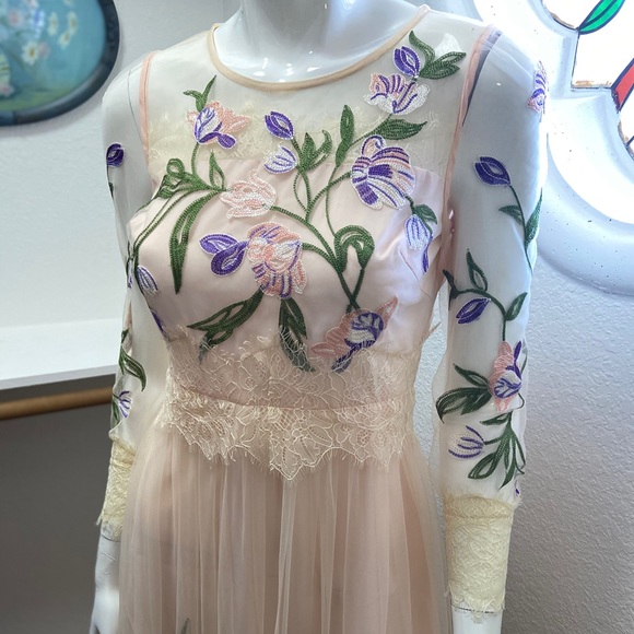 SpringđEmbroidered Floral Tulle Maxi Dress Sz S - Picture 2 of 8